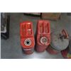 Image 4 : 6 METAL GAS CANS