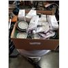 Image 1 : BOX OF LIGHT BULBS