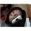 Image 2 : Drawer organizer of bags and clipboards with keyboard 2 clocks, scale