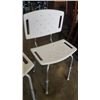 Image 3 : 2 BATH ASSIST CHAIRS