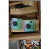 Image 2 : CASE OF PUZZLE SPHERE KEYCHAINS AND BOX OF HALLOWEEN DECOR