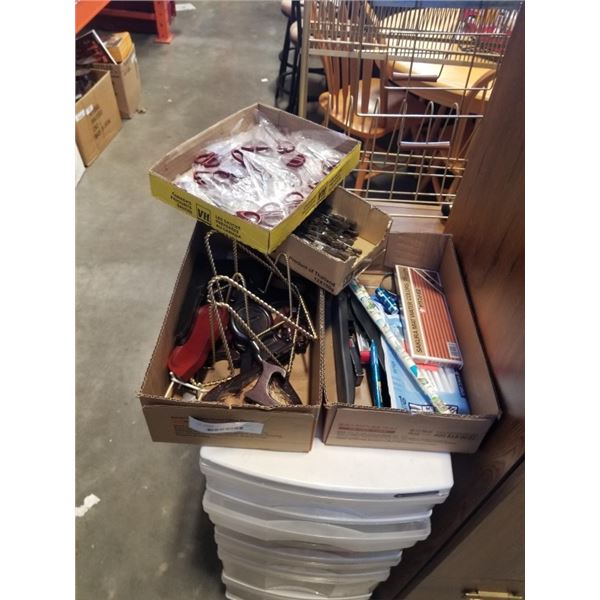 LOT OF SMALL SCISSORS, PAINTBRUSHES, OFFICE SUPPLIES AND COLLECTOR PLATE STANDS