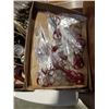 Image 3 : LOT OF SMALL SCISSORS, PAINTBRUSHES, OFFICE SUPPLIES AND COLLECTOR PLATE STANDS