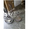 Image 3 : 48 inch sundial with decorative metal shells and candle holders