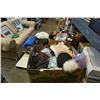 Image 1 : 3 BOXES OF CLOTHING, WALLETS, WINTER ACCESSORIES HATS AND GLOVES