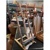 Image 2 : 2 FOLDING ART EASELS