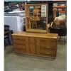 Image 1 : 6 DRAWER OAK DRESSER