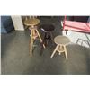 Image 1 : 3 ADJSUTABLE HEIGHT STOOLS