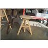 Image 3 : 3 ADJSUTABLE HEIGHT STOOLS