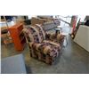 Image 3 : UPHOLSTERED ROLLED ARM CHAIR
