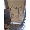 Image 1 : 2-4 foot decorative metal lawn stands