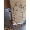 Image 2 : 2-4 foot decorative metal lawn stands