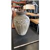 Image 2 : LOT OF PLANTERS AND LIDDED JARS