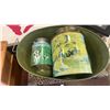 Image 2 : Wash bin and 2 decorative jugs