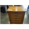 Image 2 : 6 DRAWER LIFT TOP OAK JEWELRY STAND