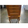 Image 3 : 6 DRAWER LIFT TOP OAK JEWELRY STAND