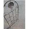 Image 3 : 2 decorative metal panels and stand