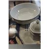 Image 3 : CHRISTOPHER STUART DISH SET