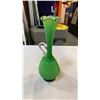 Image 2 : 2 pc of blue milk glass and green bud vase