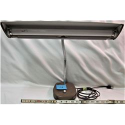 17" flourescent desk lamp