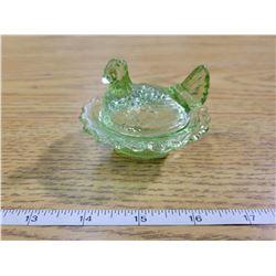 Hen on nest, small - green