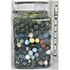 Image 2 : Plastic jar full of marbles, assortment