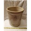 Image 1 : 2 Gallon Medalta Crock (no chips or cracks)