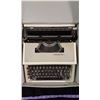 Image 2 : Vintage Typewriter