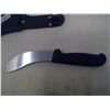 Image 2 : Victorinox -Curved Skinning Knife in Case (New)