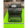 Image 1 : Roayl 1940's Manual Typewriter