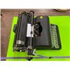 Image 3 : Roayl 1940's Manual Typewriter