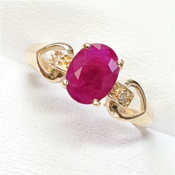 10K Yellow Gold Ruby(1.4ct) 2 Diamond(0.03ct) Claw Set, 1 Intense Red Ruby, 2 Diamonds(Si,G-H) Ring 