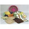 Image 1 : A MISCELLANEOUS GROUP OF PLACE MATS, NAPKINS, TABLECLOTHS, AND BASKETS