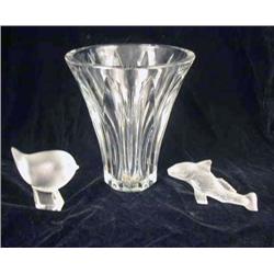 A COLORLESS GLASS FLARED VASE