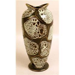 A CERAMIC PARCEL-GILT DECORATED URN-FORM VASE