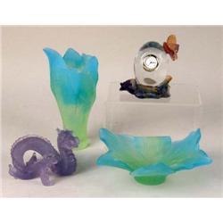 A GROUP OF COLORED GLASS TABLE ARTICLES