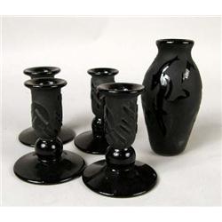 A GROUP OF FIVE ONYX TO FROSTED ART GLASS TABLE ARTICLES