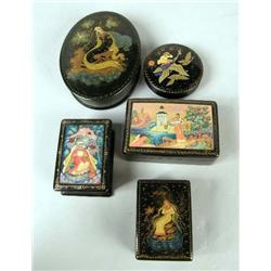 A GROUP OF POLYCHROME AND PARCEL-GILT DECORATED COVERED BOXES