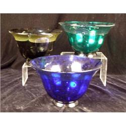 A GROUP OF THREE FOOTED ART GLASS BOWLS