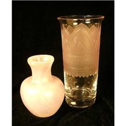 AN IRIDESCENT PINK ART GLASS VASE