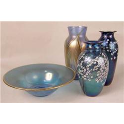 AN ASSORTED GROUP OF FOUR ART GLASS TABLE ARTICLES