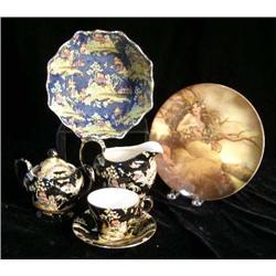 A HANDPAINTED POLYCHROME-DECORATED PARCEL-GILT PORCELAIN FOOTED BOWL