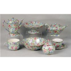 AN ASSORTED GROUP OF POLYCHROME AND PARCEL-GILT DECORATED TABLE ARTICLES