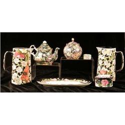 A GROUP OF POLYCHROME-DECORATED PARCEL-GILT DECORATED TABLE ARTICLES