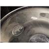 Image 3 : A COLORLESS GLASS CHARGER