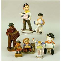 AN ASSORTED GROUP OF POLYCHROME DECORATED FIGURES