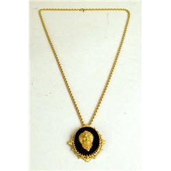 A 14K YELLOW GOLD ONYX AND DIAMOND OVAL ART NOUVEAU MOTIF PENDANT/BROOCH