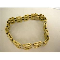 A 14K YELLOW GOLD LINK BRACELET