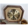 Image 8 : Coral on Stand, Spartus Clock, Pen in Holder & 3 Figurines: 2 Deer & Horse