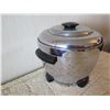 Image 2 : Vintage Thermos Ice Bucket/Hot Server w/ Black Handles & Base Model No 925